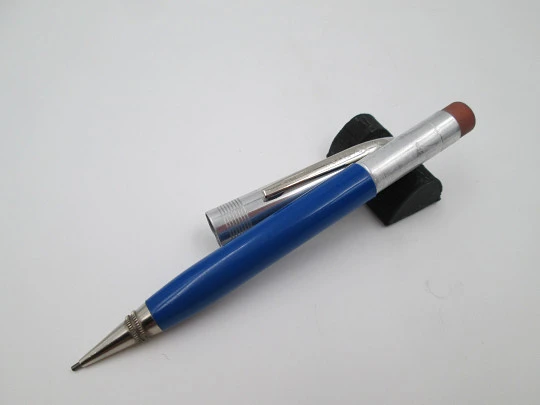 Wearever fountain pen & mechanical pencil set. Blue plastic & chromed metal