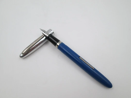 Wearever fountain pen & mechanical pencil set. Blue plastic & chromed metal