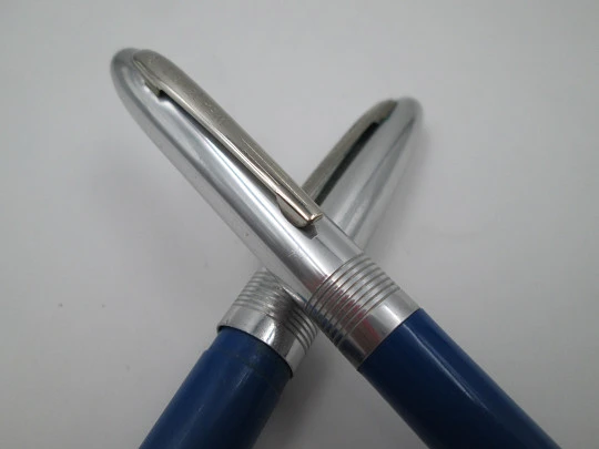 Wearever fountain pen & mechanical pencil set. Blue plastic & chromed metal