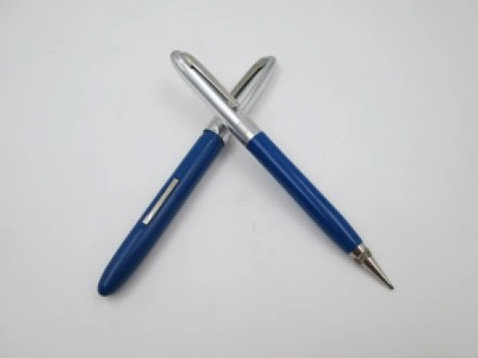 Wearever fountain pen & mechanical pencil set. Blue plastic & chromed metal
