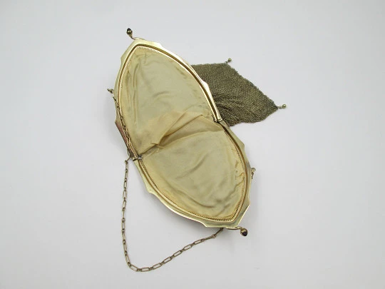 Whiting & Davis gold plated mesh bag. Cabochon clasp. Chain. 1920's. USA