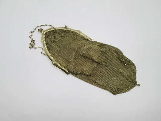 Whiting & Davis gold plated mesh bag. Cabochon clasp. Chain. 1920's. USA