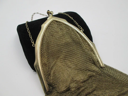 Whiting & Davis gold plated mesh bag. Cabochon clasp. Chain. 1920's. USA