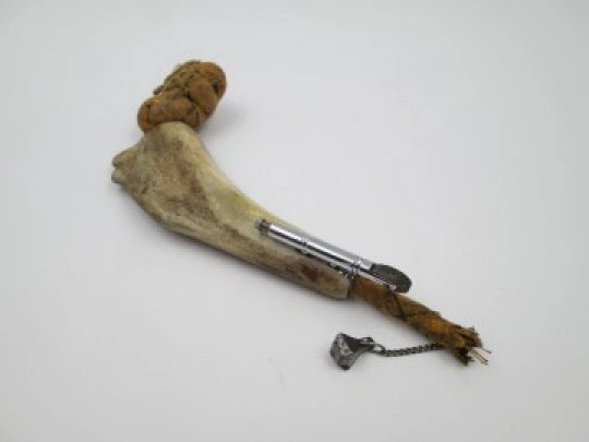 Wick cigarette lighter. Deer antler and white metal. Spain. 1960's