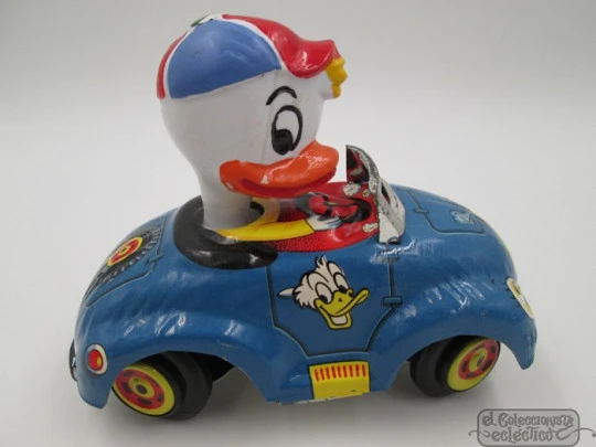 Wind-up toy car. Lithographed tinplate. Geyper / Disney. 1965