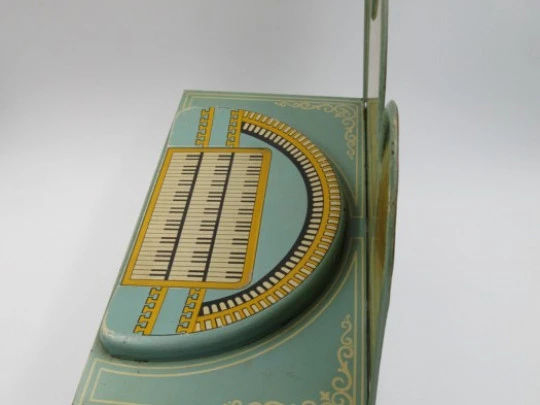 Wolverine crank organ toy. Lithographed tinplate. USA. 1950's