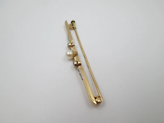 Woman's jewelry stick pin. 18k yellow gold. Pearl and diamonds. 1940's