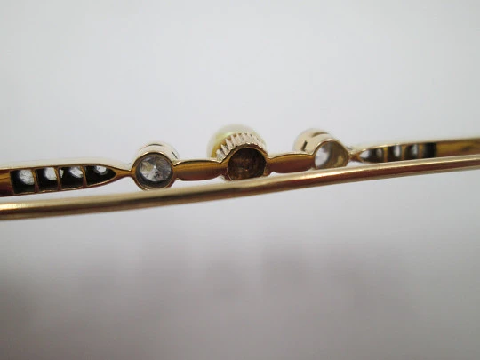 Woman's jewelry stick pin. 18k yellow gold. Pearl and diamonds. 1940's