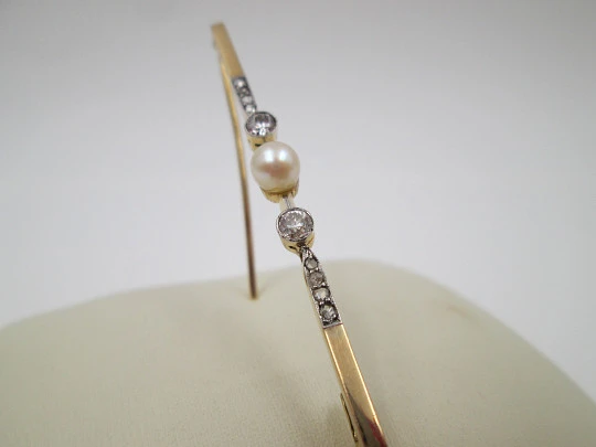 Woman's jewelry stick pin. 18k yellow gold. Pearl and diamonds. 1940's