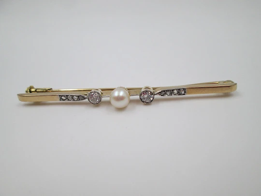 Woman's jewelry stick pin. 18k yellow gold. Pearl and diamonds. 1940's