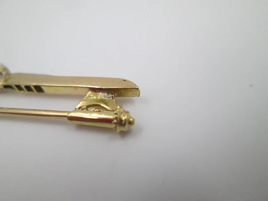 Woman's jewelry stick pin. 18k yellow gold. Pearl and diamonds. 1940's