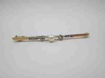 Woman's jewelry stick pin. 18k yellow gold. Pearl and diamonds. 1940's