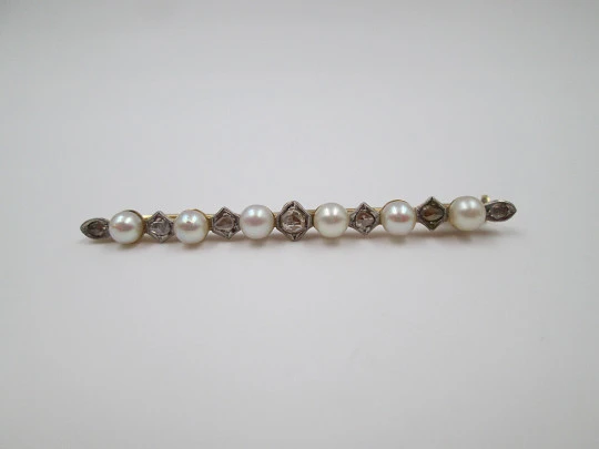 Woman's jewelry stick pin. 18k yellow gold. Pearls and diamonds. 1940's