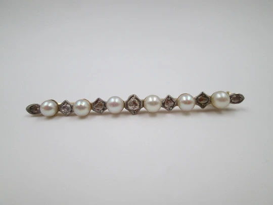 Woman's jewelry stick pin. 18k yellow gold. Pearls and diamonds. 1940's