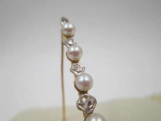 Woman's jewelry stick pin. 18k yellow gold. Pearls and diamonds. 1940's