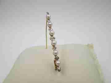 Woman's jewelry stick pin. 18k yellow gold. Pearls and diamonds. 1940's