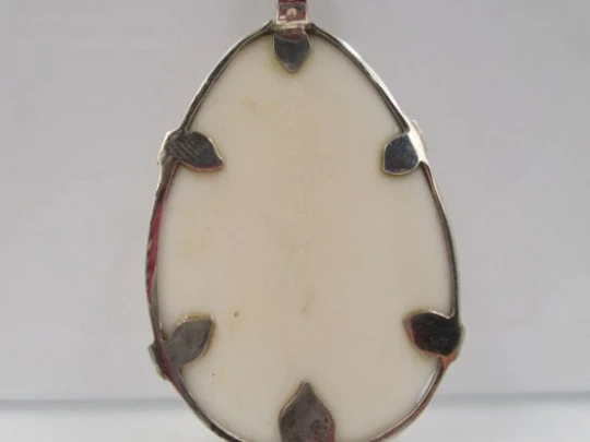 Woman's pendant. Bone and sterling silver. 1950's. Flower motif. Relief