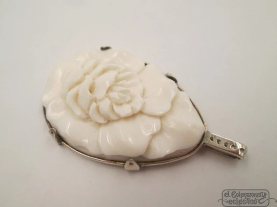 Woman's pendant. Bone and sterling silver. 1950's. Flower motif. Relief