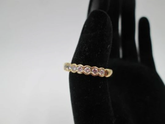 Women's alliance ring. 18 karat gold and seven diamonds. Circa 2005