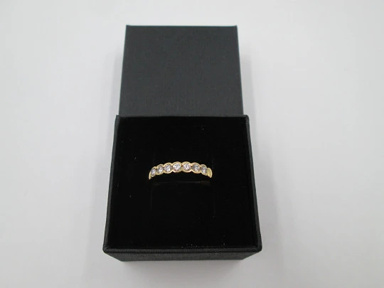 Women's alliance ring. 18 karat gold and seven diamonds. Circa 2005