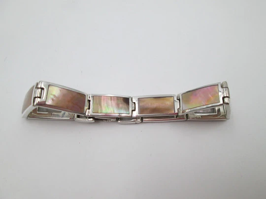 Women's articulated bracelet. 925 sterling silver & mother of pearl details. Tab clasp