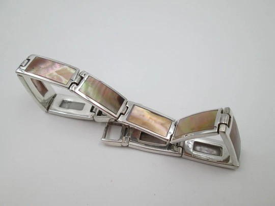 Women's articulated bracelet. 925 sterling silver & mother of pearl details. Tab clasp