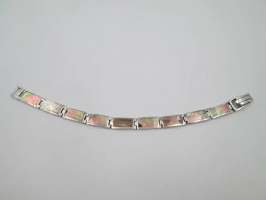 Women's articulated bracelet. 925 sterling silver & mother of pearl details. Tab clasp