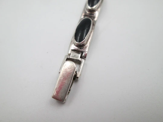 Women's articulated bracelet. Sterling silver and black stones. Tab clasp. 1990's. Europe