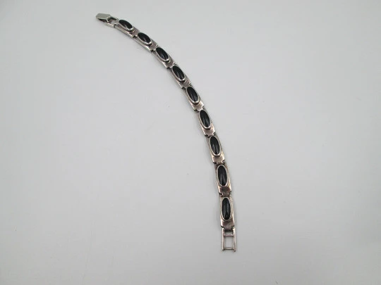 Women's articulated bracelet. Sterling silver and black stones. Tab clasp. 1990's. Europe
