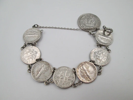 Women's articulated bracelet. US dollar cent coins. Sterling silver. Ring clasp. 1940's