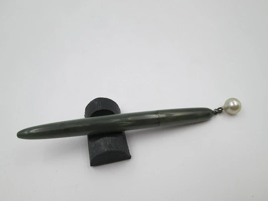 Women's ballpoint pen. Green marble plastic. Pearl ornament on top. Europe. 1950's