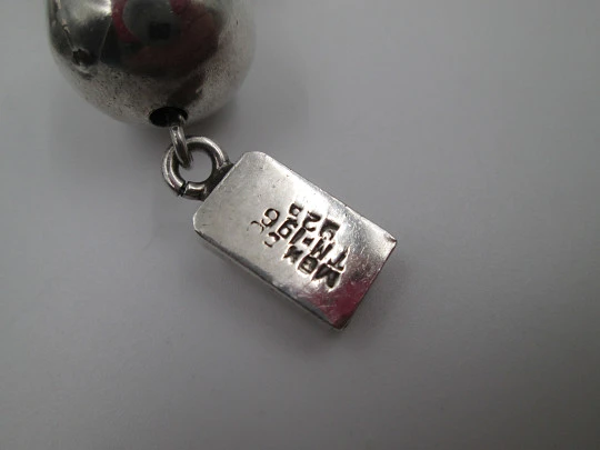 Women's balls bracelet. 925 sterling silver. Hallmarks. Tab clasp. 1980's. Mexico