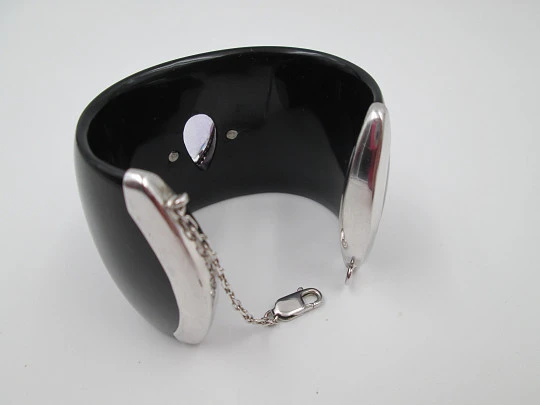 Women's bangle bracelet. Sterling silver and black enamel. Amethyst and zircons