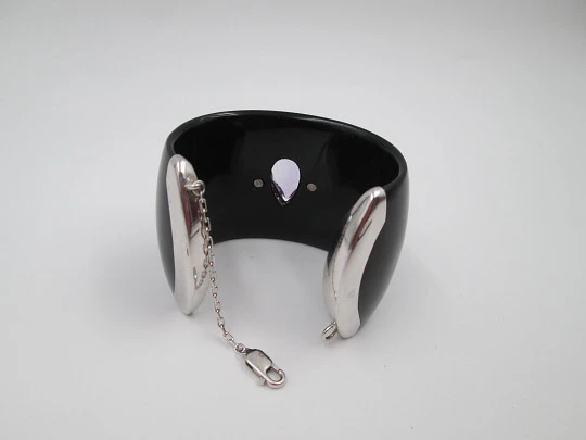 Women's bangle bracelet. Sterling silver and black enamel. Amethyst and zircons