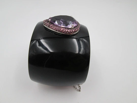 Women's bangle bracelet. Sterling silver and black enamel. Amethyst and zircons