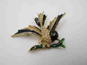Women's bird brooch. Gold plated metal, strass and colours enamel. 1950's. USA