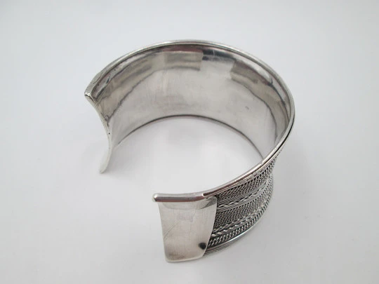 Women's bracelet. 925 sterling silver. Geometric engravings. 1980's