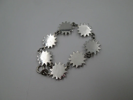 Women's bracelet. 925 sterling silver. Suns decorative motifs. Ring clasp. Europe. 1990's
