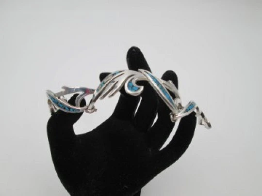 Women's bracelet. Sterling silver & turquoise. Leaf links. 1980's. Mexico