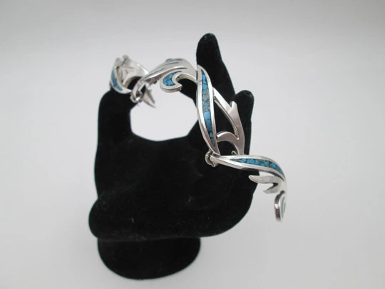 Women's bracelet. Sterling silver & turquoise. Leaf links. 1980's. Mexico