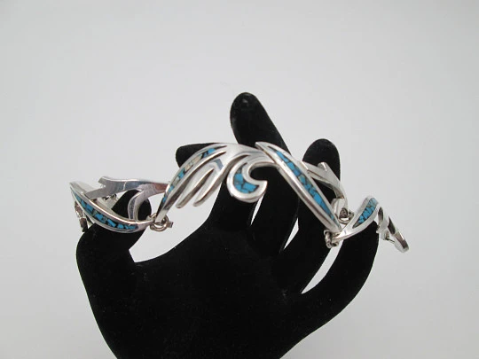 Women's bracelet. Sterling silver & turquoise. Leaf links. 1980's. Mexico