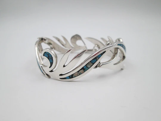 Women's bracelet. Sterling silver & turquoise. Leaf links. 1980's. Mexico