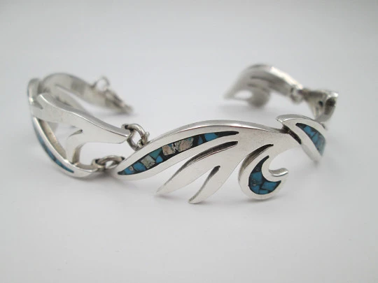 Women's bracelet. Sterling silver & turquoise. Leaf links. 1980's. Mexico