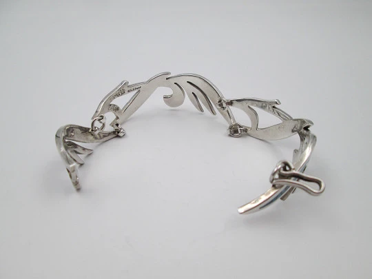 Women's bracelet. Sterling silver & turquoise. Leaf links. 1980's. Mexico