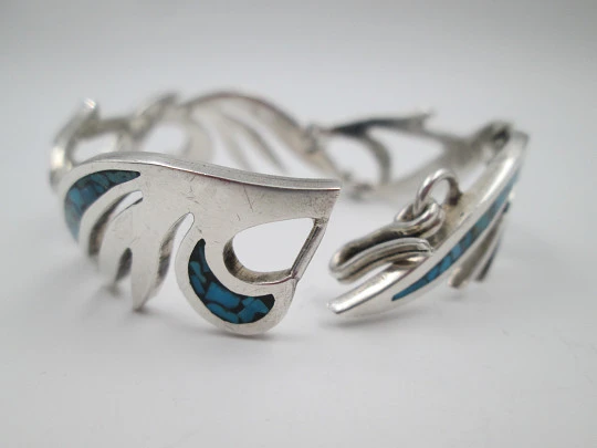 Women's bracelet. Sterling silver & turquoise. Leaf links. 1980's. Mexico