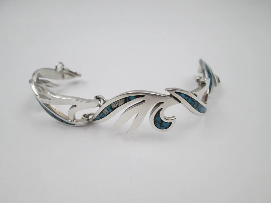 Women's bracelet. Sterling silver & turquoise. Leaf links. 1980's. Mexico