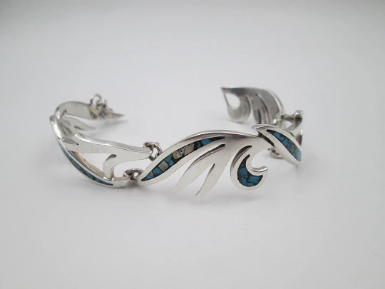 Women's bracelet. Sterling silver & turquoise. Leaf links. 1980's. Mexico