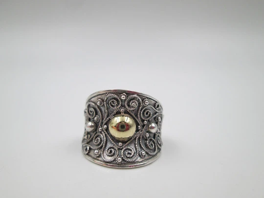 Women's broad ring. Sterling silver and 9 karat gold details. Vegetable motifs. 2000's