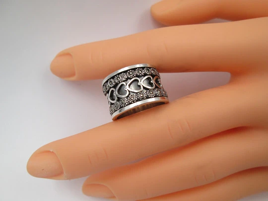 Women's broad ring. Sterling silver. Marcasites stones & hearts motifs. Europe. 2000's