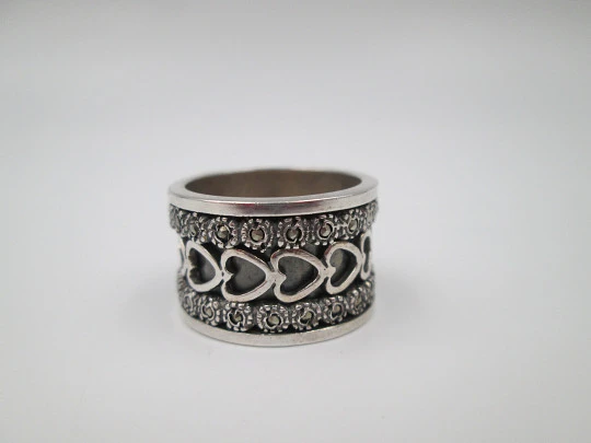 Women's broad ring. Sterling silver. Marcasites stones & hearts motifs. Europe. 2000's